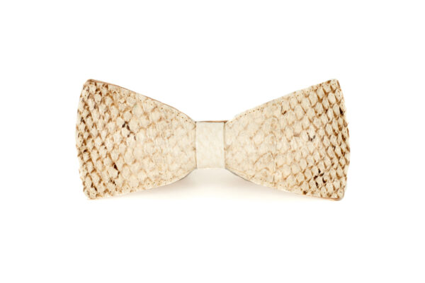 Lachsleder Fliege Natur lackiert D1